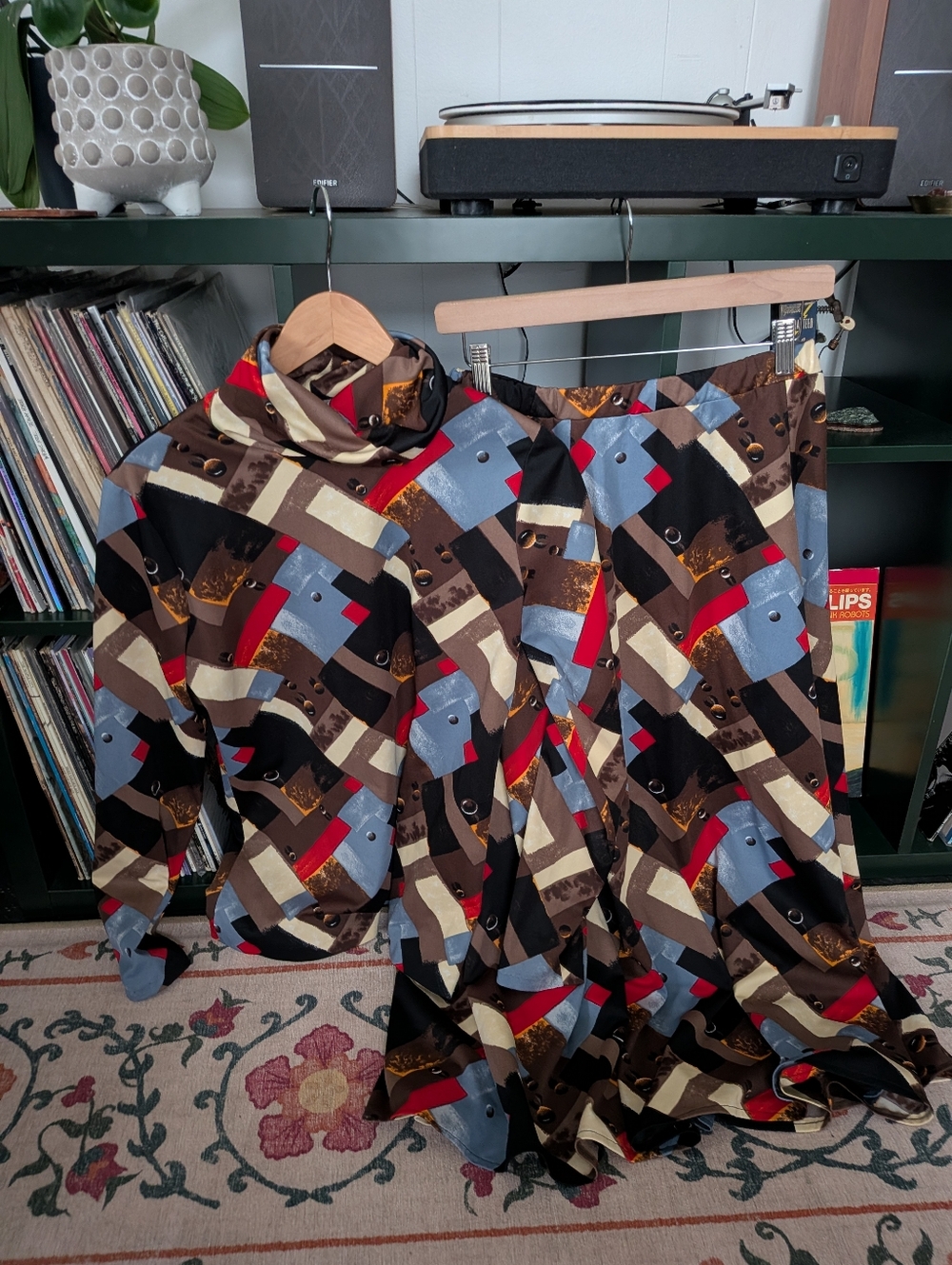 Vintage 2 Piece Abstract Stretchy Set